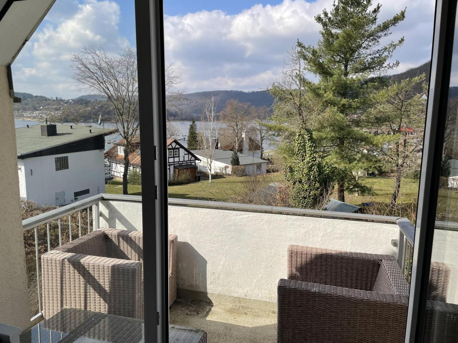Gemutliche 93M2Fewo Mit 2 Schlafzimmern Und Seitlichem Seeblick Vom Balkon Scheid  Экстерьер фото